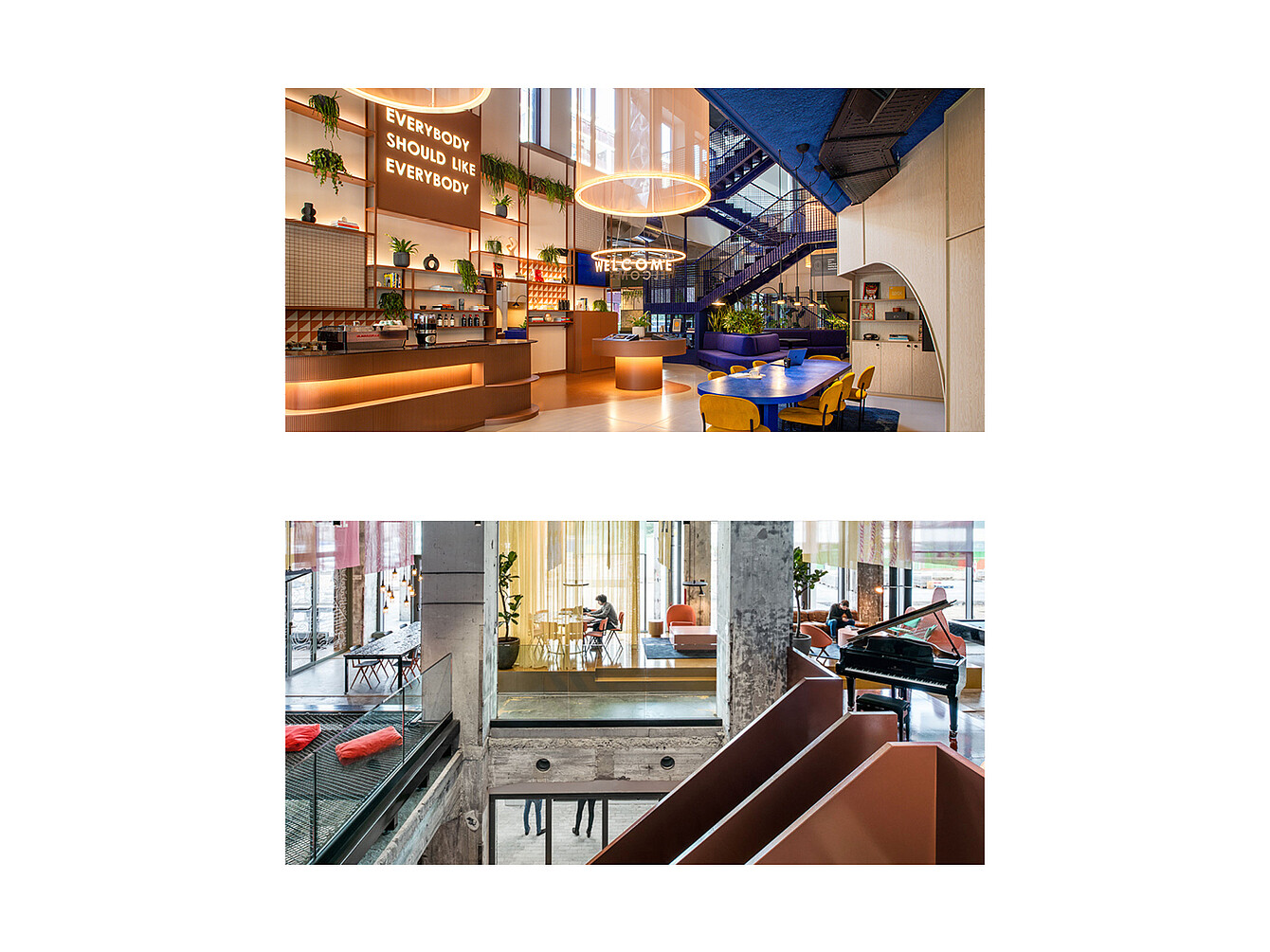 Vista dall’alto di una moderna hall con reception, aree salotto, un grande lampadario circolare e un’insegna al neon con la scritta "RECEPTION" sotto un cartello appeso al muro che recita "EVERYBODY SHOULD LIKE EVERYBODY" (A TUTTI DOVREBBERO PIACERE TUTTI); sotto, un interno in stile industriale con pilastri in cemento, un pianoforte a coda e una scala con ringhiere marroni.