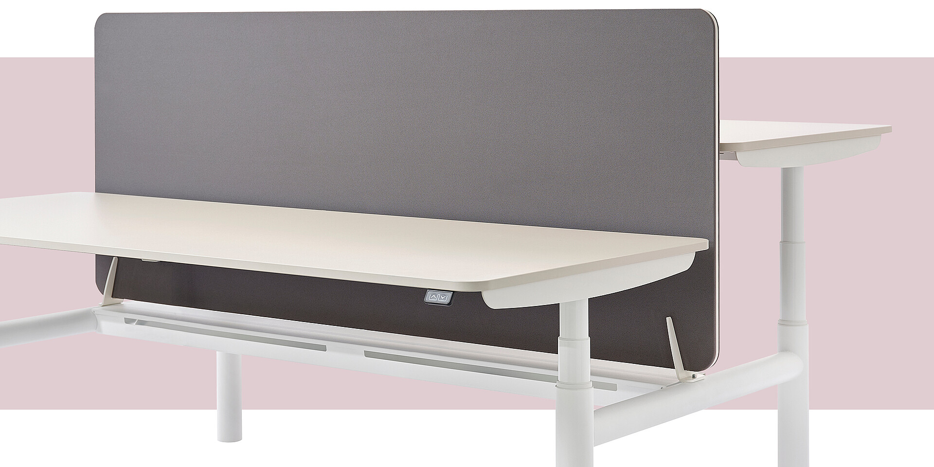 With the adapter for H-frame, easy screen silent can also be mounted on a double workstation.