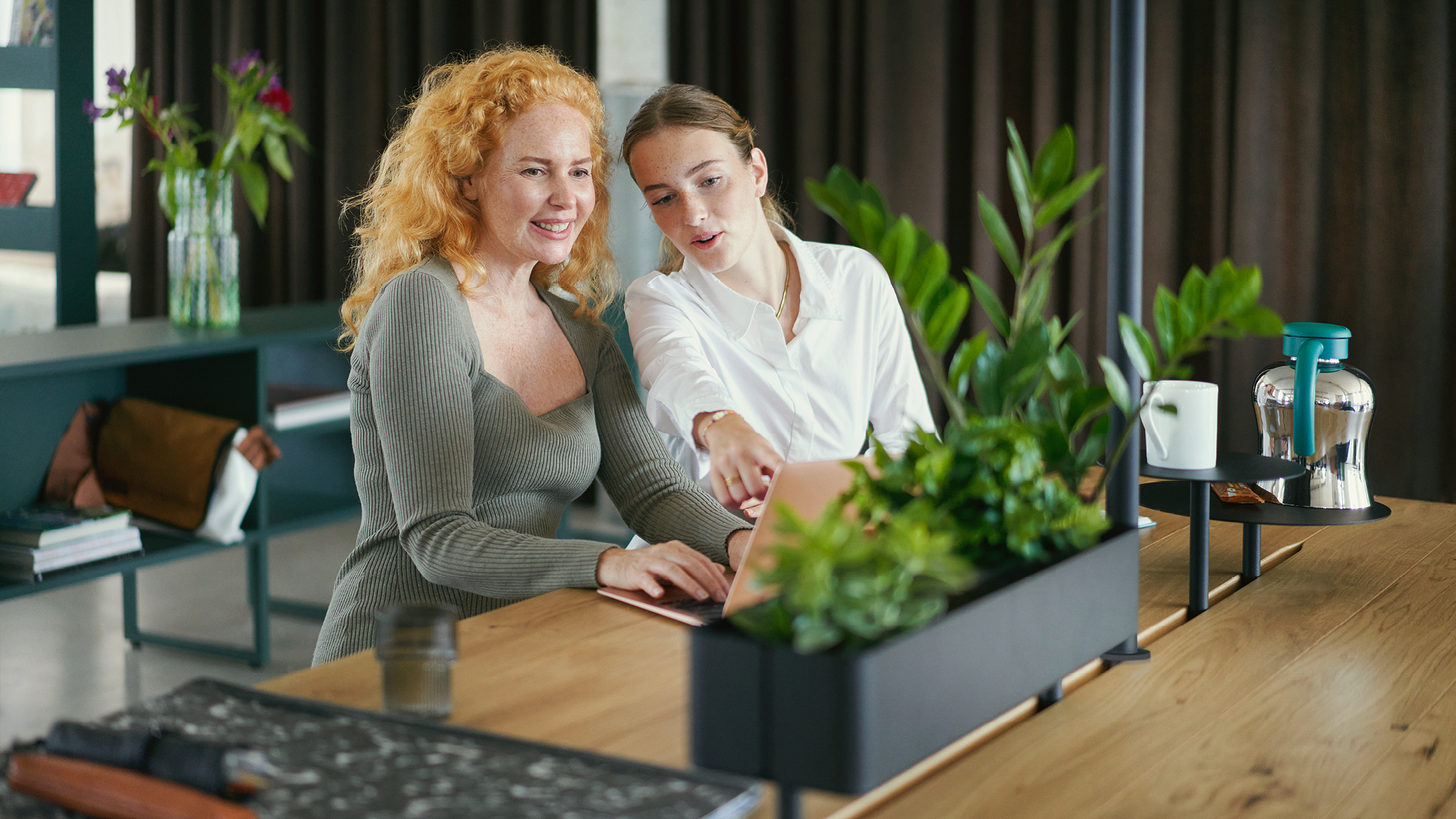 Werkplekken geïnspireerd op de natuur: Het tuincafé als moderne hybride ruimte