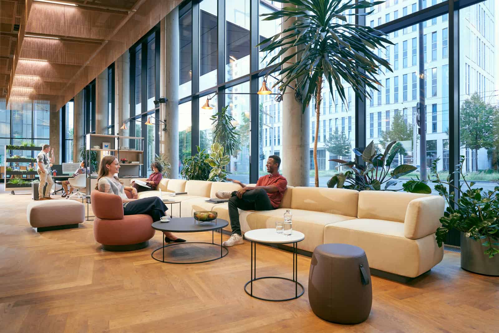 Hybrid configurations: spaces and worksettings in the modern office