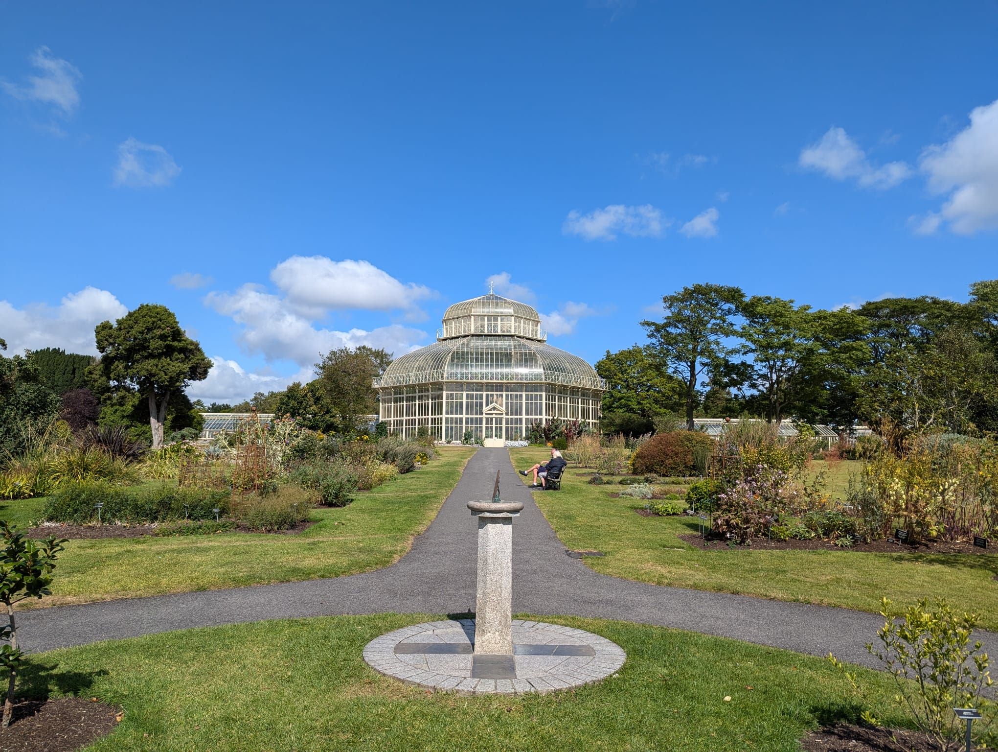 Sedus trainees as guests in Ireland - an experience report