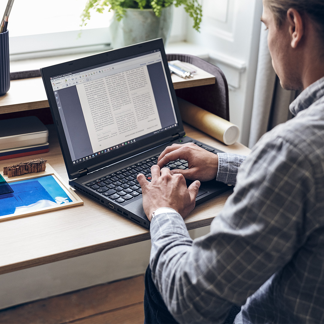 man sitting at a se:desk home